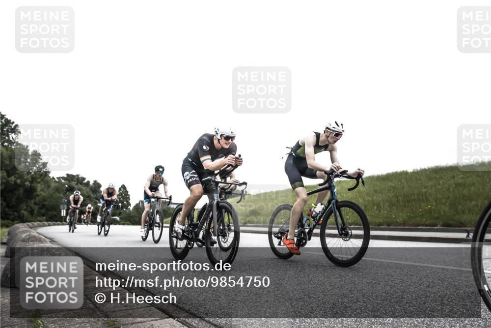 21.06.2026 - 29. Vierlanden-Triathlon H.Heesch http://msf.ph/oto/9854750 21.06.2026 12:06:11 Radfahren 264, 706, 752, 829, 913, 919, 941, 954, 956, 957, 965, 972, 975 meine-sportfotos.de