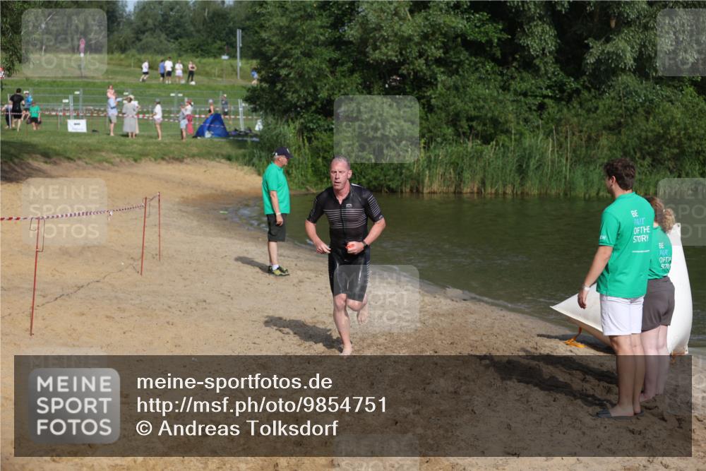 21.06.2026 - 29. Vierlanden-Triathlon Andreas Tolksdorf http://msf.ph/oto/9854751 21.06.2026 08:49:43 Schwimmen 153 meine-sportfotos.de
