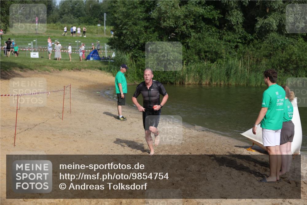 21.06.2026 - 29. Vierlanden-Triathlon Andreas Tolksdorf http://msf.ph/oto/9854754 21.06.2026 08:49:43 Schwimmen 153 meine-sportfotos.de