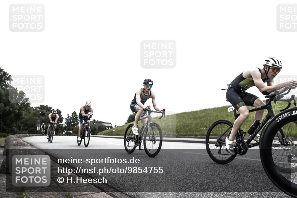 21.06.2026 - 29. Vierlanden-Triathlon H.Heesch http://msf.ph/oto/9854755 21.06.2026 12:06:11 Radfahren 264, 706, 752, 829, 913, 919, 941, 954, 956, 957, 965, 972, 975 meine-sportfotos.de