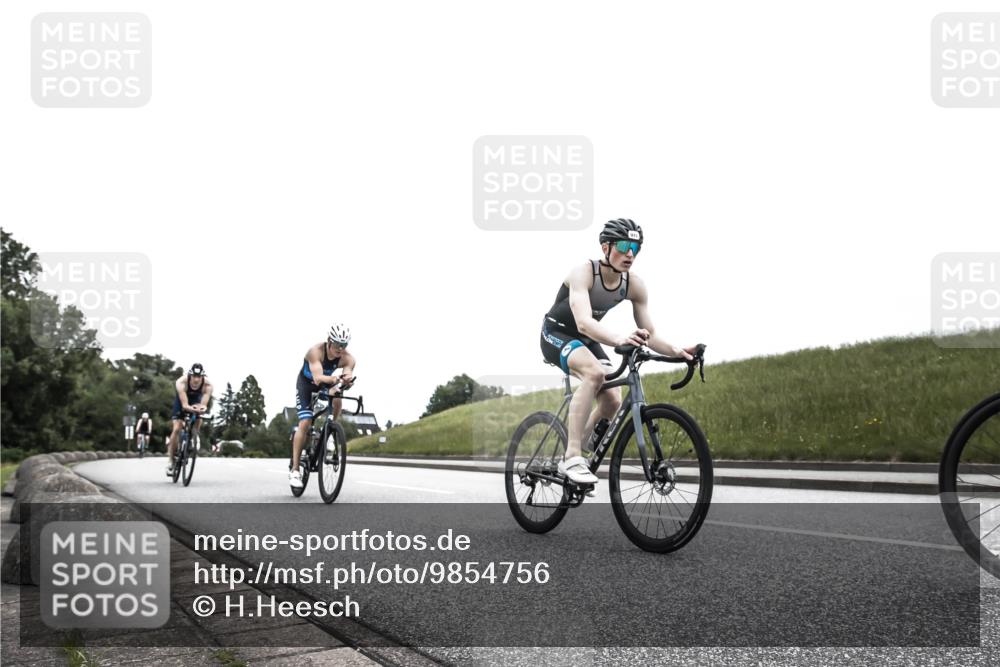 21.06.2026 - 29. Vierlanden-Triathlon H.Heesch http://msf.ph/oto/9854756 21.06.2026 12:06:11 Radfahren 264, 706, 752, 829, 913, 919, 941, 954, 956, 957, 965, 972, 975 meine-sportfotos.de