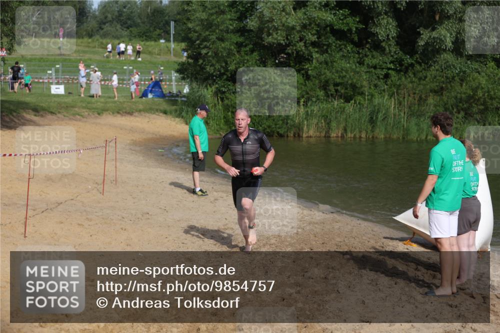 21.06.2026 - 29. Vierlanden-Triathlon Andreas Tolksdorf http://msf.ph/oto/9854757 21.06.2026 08:49:43 Schwimmen 153 meine-sportfotos.de