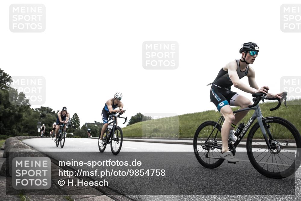 21.06.2026 - 29. Vierlanden-Triathlon H.Heesch http://msf.ph/oto/9854758 21.06.2026 12:06:11 Radfahren 264, 706, 752, 829, 913, 919, 941, 954, 956, 957, 965, 972, 975 meine-sportfotos.de