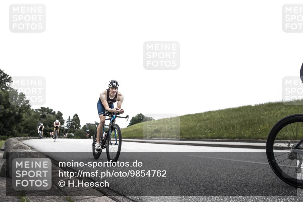 21.06.2026 - 29. Vierlanden-Triathlon H.Heesch http://msf.ph/oto/9854762 21.06.2026 12:06:12 Radfahren 264, 706, 752, 829, 913, 919, 941, 954, 956, 957, 965, 972, 975 meine-sportfotos.de