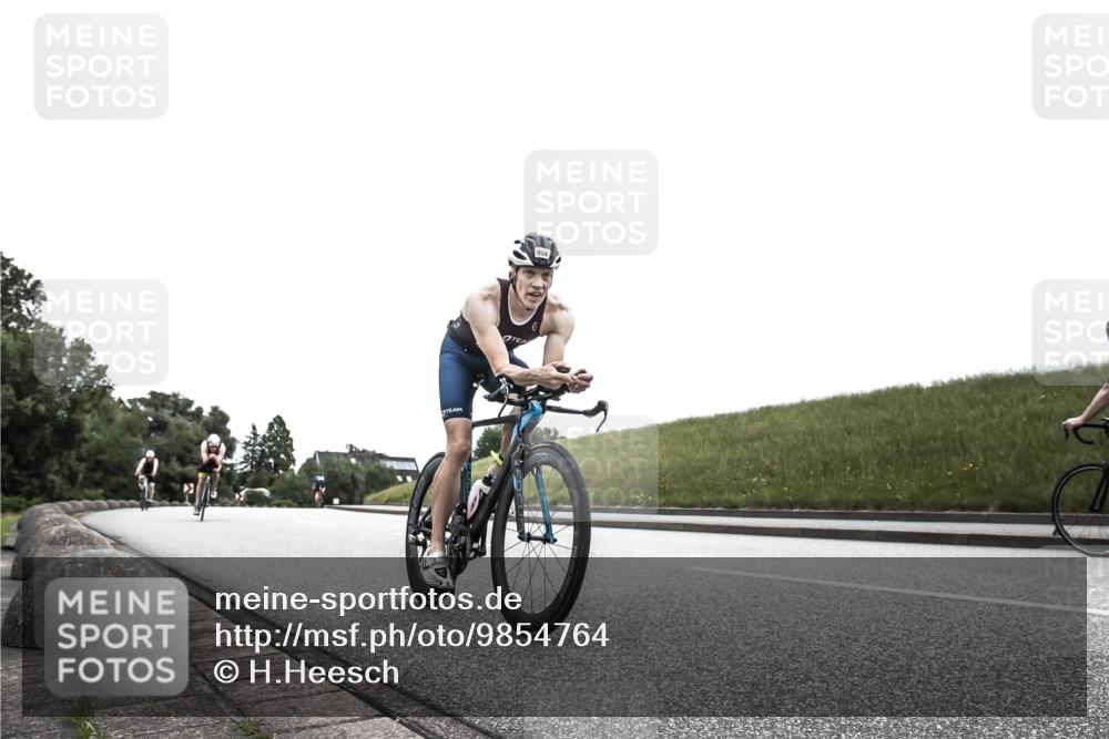 21.06.2026 - 29. Vierlanden-Triathlon H.Heesch http://msf.ph/oto/9854764 21.06.2026 12:06:12 Radfahren 264, 706, 752, 829, 913, 919, 941, 954, 956, 957, 965, 972, 975 meine-sportfotos.de