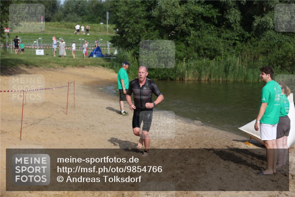 21.06.2026 - 29. Vierlanden-Triathlon Andreas Tolksdorf http://msf.ph/oto/9854766 21.06.2026 08:49:43 Schwimmen 153 meine-sportfotos.de