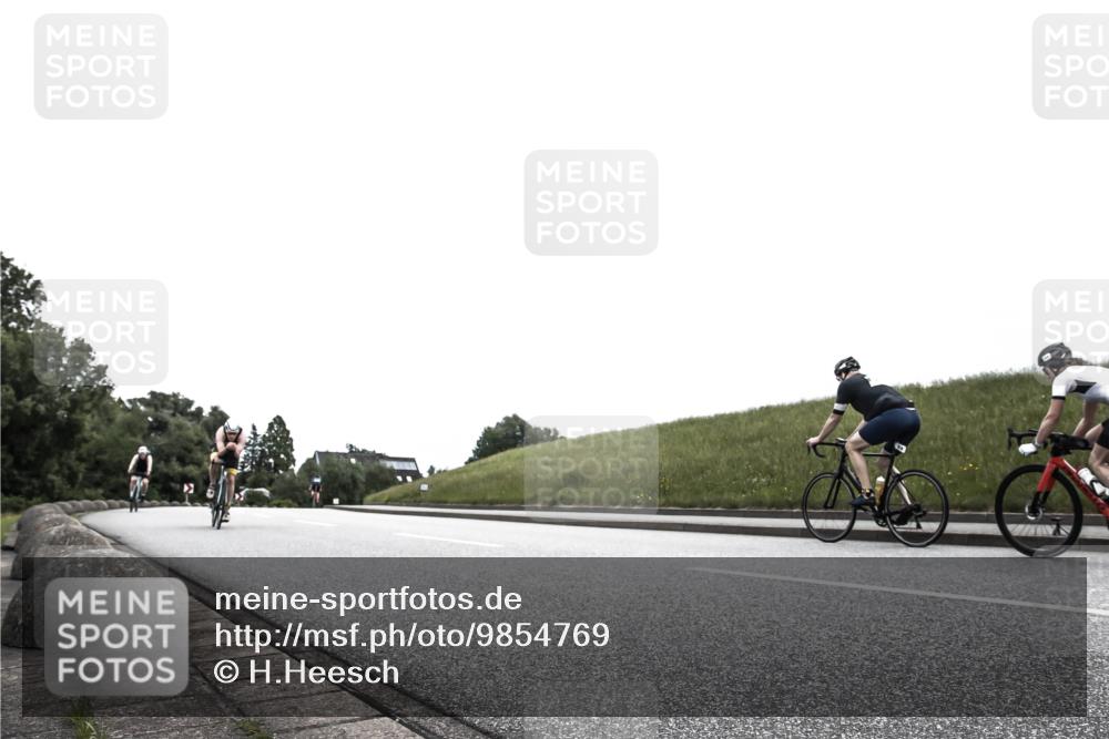 21.06.2026 - 29. Vierlanden-Triathlon H.Heesch http://msf.ph/oto/9854769 21.06.2026 12:06:12 Radfahren 264, 706, 752, 829, 913, 919, 941, 954, 956, 957, 965, 972, 975 meine-sportfotos.de