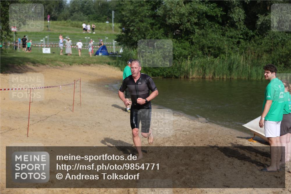 21.06.2026 - 29. Vierlanden-Triathlon Andreas Tolksdorf http://msf.ph/oto/9854771 21.06.2026 08:49:43 Schwimmen 153 meine-sportfotos.de