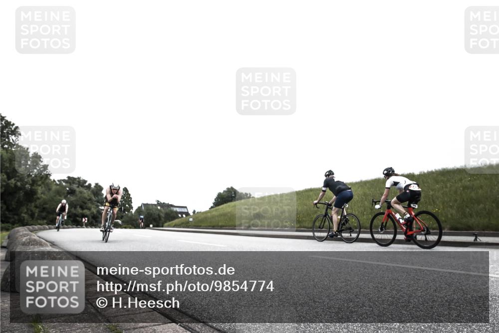 21.06.2026 - 29. Vierlanden-Triathlon H.Heesch http://msf.ph/oto/9854774 21.06.2026 12:06:12 Radfahren 264, 706, 752, 829, 913, 919, 941, 954, 956, 957, 965, 972, 975 meine-sportfotos.de