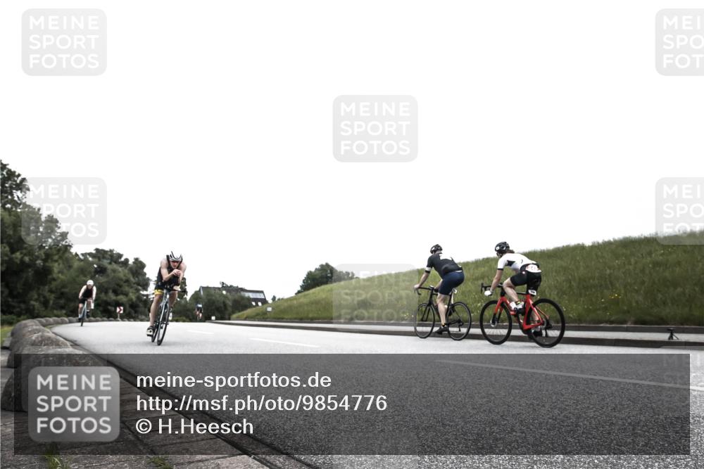 21.06.2026 - 29. Vierlanden-Triathlon H.Heesch http://msf.ph/oto/9854776 21.06.2026 12:06:12 Radfahren 264, 706, 752, 829, 913, 919, 941, 954, 956, 957, 965, 972, 975 meine-sportfotos.de