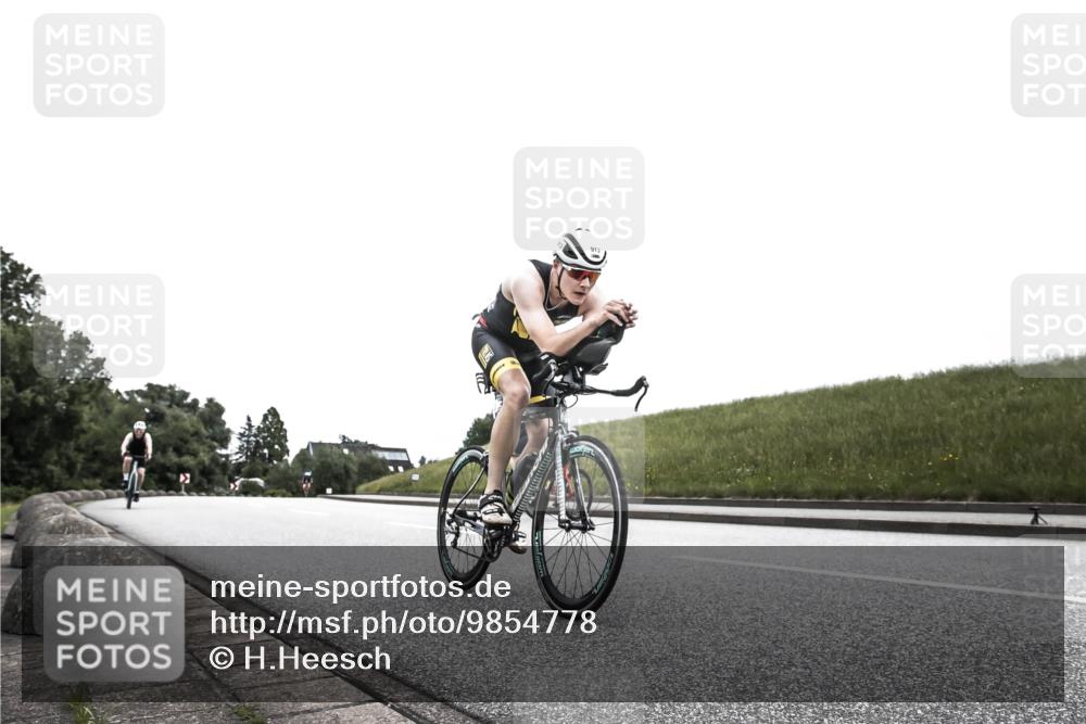 21.06.2026 - 29. Vierlanden-Triathlon H.Heesch http://msf.ph/oto/9854778 21.06.2026 12:06:13 Radfahren 264, 752, 829, 913, 919, 941, 956, 965, 972, 975 meine-sportfotos.de