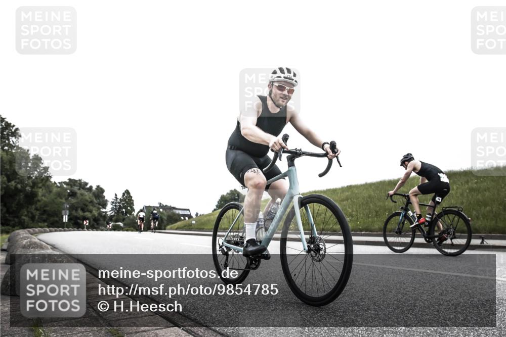 21.06.2026 - 29. Vierlanden-Triathlon H.Heesch http://msf.ph/oto/9854785 21.06.2026 12:06:15 Radfahren 752, 829, 913 meine-sportfotos.de