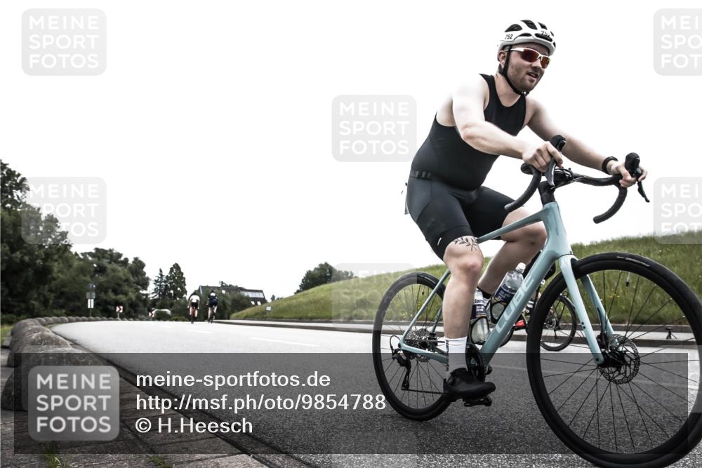 21.06.2026 - 29. Vierlanden-Triathlon H.Heesch http://msf.ph/oto/9854788 21.06.2026 12:06:15 Radfahren 752, 829, 913 meine-sportfotos.de