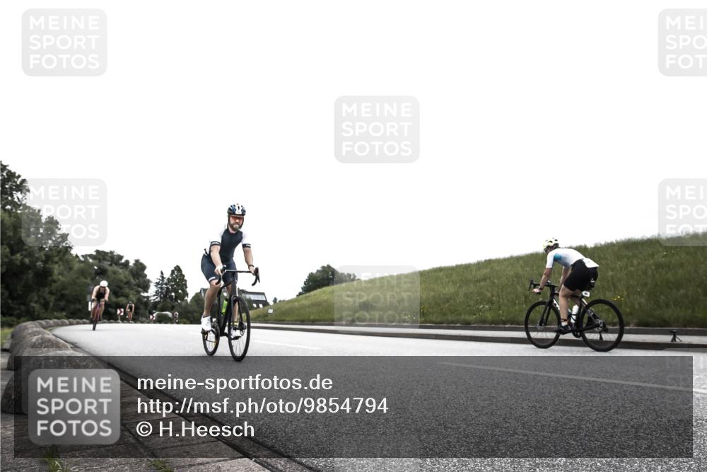 21.06.2026 - 29. Vierlanden-Triathlon H.Heesch http://msf.ph/oto/9854794 21.06.2026 12:06:27 Radfahren 754, 833, 970, 971 meine-sportfotos.de