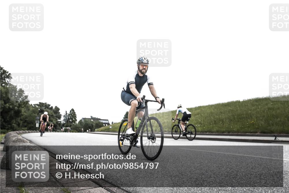 21.06.2026 - 29. Vierlanden-Triathlon H.Heesch http://msf.ph/oto/9854797 21.06.2026 12:06:27 Radfahren 754, 833, 970, 971 meine-sportfotos.de
