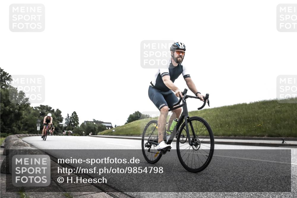 21.06.2026 - 29. Vierlanden-Triathlon H.Heesch http://msf.ph/oto/9854798 21.06.2026 12:06:28 Radfahren 754, 833, 970, 971 meine-sportfotos.de