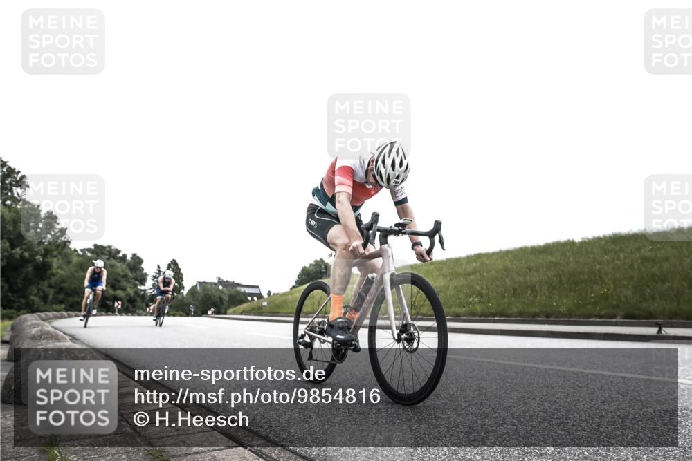 21.06.2026 - 29. Vierlanden-Triathlon H.Heesch http://msf.ph/oto/9854816 21.06.2026 12:06:44 Radfahren 786, 834, 856, 861, 914, 947, 951 meine-sportfotos.de