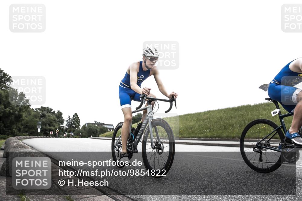 21.06.2026 - 29. Vierlanden-Triathlon H.Heesch http://msf.ph/oto/9854822 21.06.2026 12:06:45 Radfahren 771, 786, 834, 856, 861, 914, 947, 951 meine-sportfotos.de