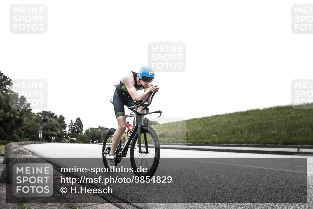 21.06.2026 - 29. Vierlanden-Triathlon H.Heesch http://msf.ph/oto/9854829 21.06.2026 12:06:52 Radfahren 281, 771, 889, 911, 974 meine-sportfotos.de
