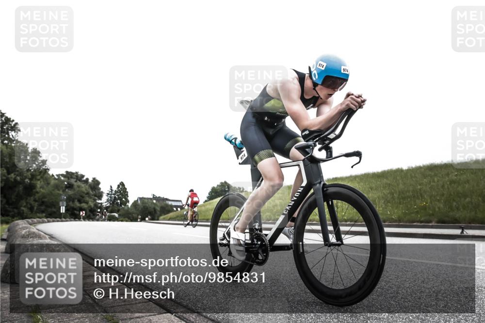 21.06.2026 - 29. Vierlanden-Triathlon H.Heesch http://msf.ph/oto/9854831 21.06.2026 12:06:52 Radfahren 281, 771, 889, 911, 974 meine-sportfotos.de