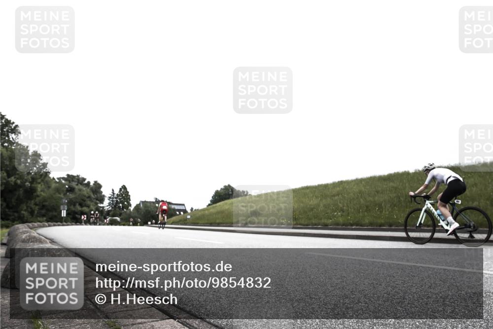 21.06.2026 - 29. Vierlanden-Triathlon H.Heesch http://msf.ph/oto/9854832 21.06.2026 12:06:53 Radfahren 281, 739, 847, 889, 911, 974 meine-sportfotos.de