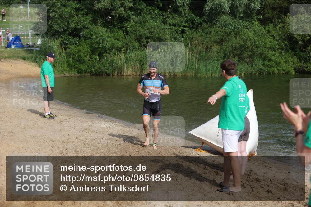 21.06.2026 - 29. Vierlanden-Triathlon Andreas Tolksdorf http://msf.ph/oto/9854835 21.06.2026 08:50:03 Schwimmen 48, 52, 139 meine-sportfotos.de