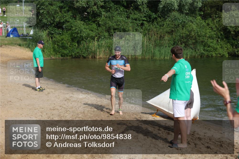 21.06.2026 - 29. Vierlanden-Triathlon Andreas Tolksdorf http://msf.ph/oto/9854838 21.06.2026 08:50:03 Schwimmen 48, 52, 139 meine-sportfotos.de