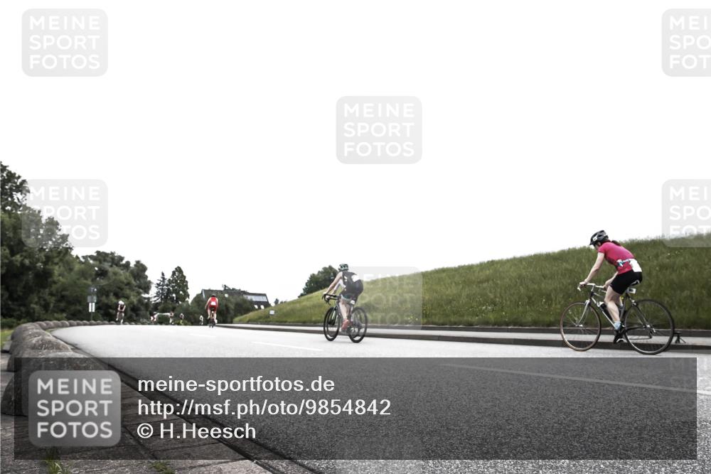21.06.2026 - 29. Vierlanden-Triathlon H.Heesch http://msf.ph/oto/9854842 21.06.2026 12:06:54 Radfahren 739, 769, 847, 889, 974 meine-sportfotos.de