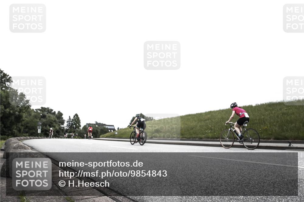 21.06.2026 - 29. Vierlanden-Triathlon H.Heesch http://msf.ph/oto/9854843 21.06.2026 12:06:54 Radfahren 739, 769, 847, 889, 974 meine-sportfotos.de