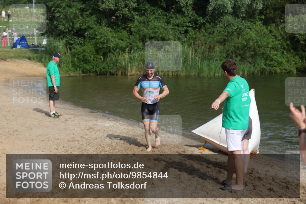 21.06.2026 - 29. Vierlanden-Triathlon Andreas Tolksdorf http://msf.ph/oto/9854844 21.06.2026 08:50:03 Schwimmen 48, 52, 139 meine-sportfotos.de