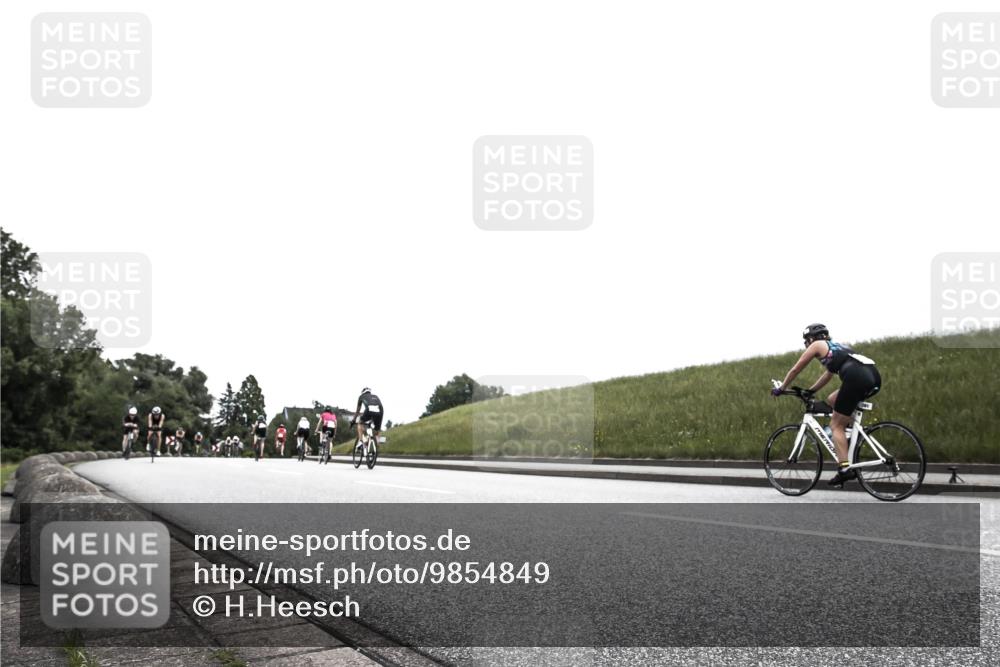 21.06.2026 - 29. Vierlanden-Triathlon H.Heesch http://msf.ph/oto/9854849 21.06.2026 12:06:56 Radfahren 638, 739, 769, 847, 889, 910, 946, 953 meine-sportfotos.de