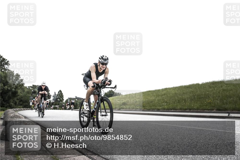 21.06.2026 - 29. Vierlanden-Triathlon H.Heesch http://msf.ph/oto/9854852 21.06.2026 12:06:58 Radfahren 638, 739, 769, 847, 910, 946, 952, 953 meine-sportfotos.de