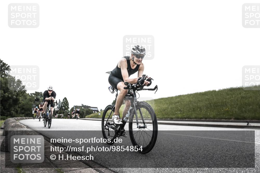 21.06.2026 - 29. Vierlanden-Triathlon H.Heesch http://msf.ph/oto/9854854 21.06.2026 12:06:58 Radfahren 638, 739, 769, 847, 910, 946, 952, 953 meine-sportfotos.de