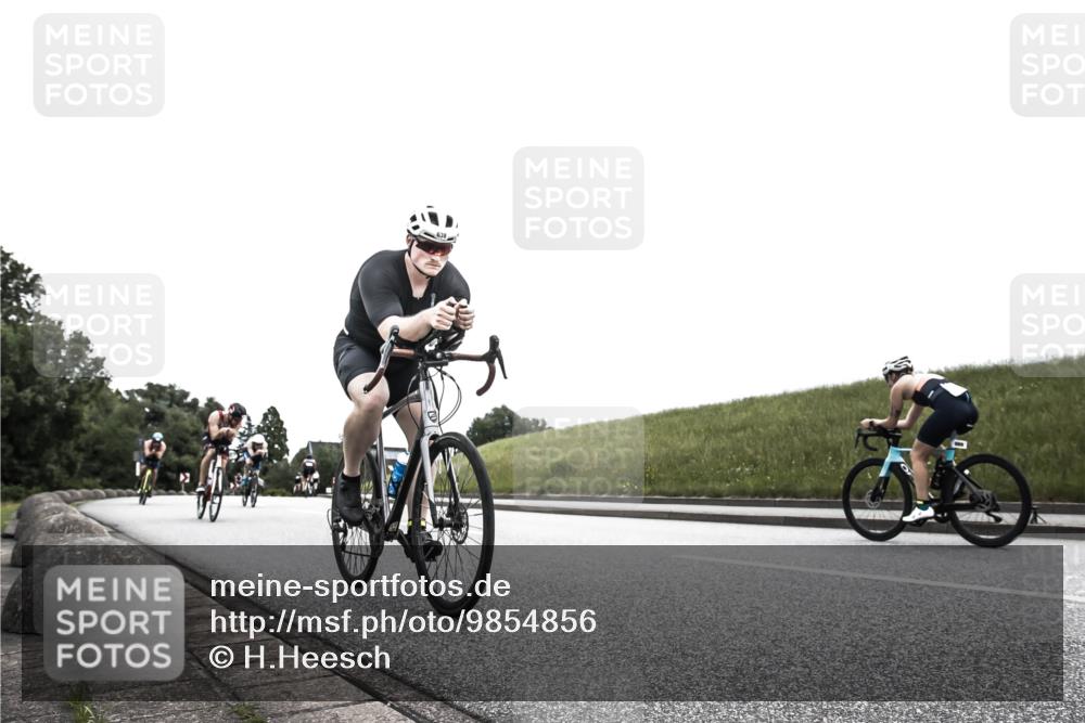 21.06.2026 - 29. Vierlanden-Triathlon H.Heesch http://msf.ph/oto/9854856 21.06.2026 12:06:59 Radfahren 638, 739, 769, 847, 910, 946, 952, 953 meine-sportfotos.de