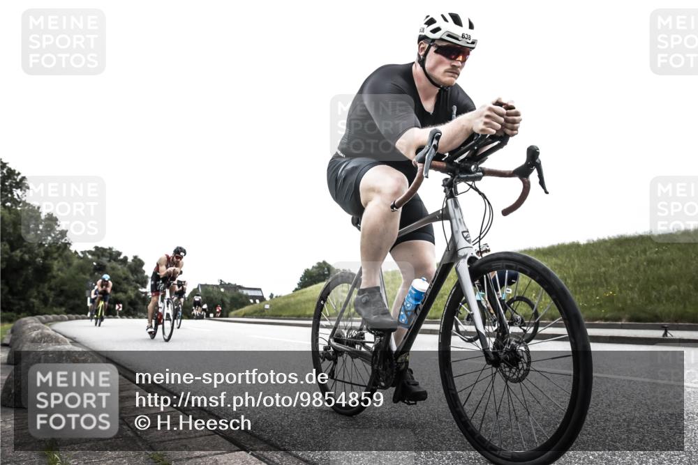 21.06.2026 - 29. Vierlanden-Triathlon H.Heesch http://msf.ph/oto/9854859 21.06.2026 12:06:59 Radfahren 638, 739, 769, 847, 910, 946, 952, 953 meine-sportfotos.de