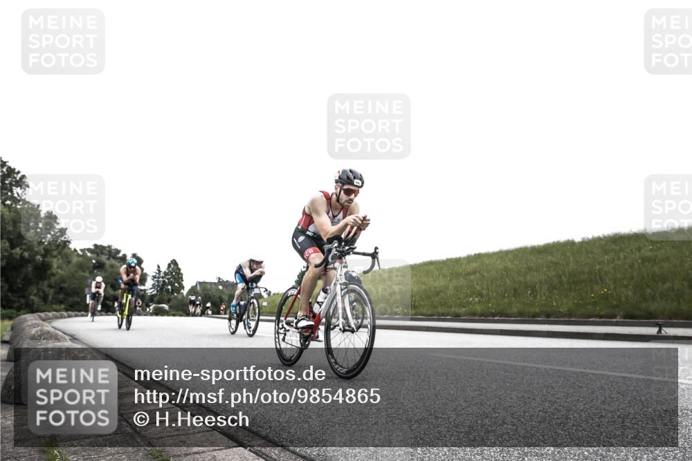 21.06.2026 - 29. Vierlanden-Triathlon H.Heesch http://msf.ph/oto/9854865 21.06.2026 12:07:00 Radfahren 638, 739, 769, 847, 910, 946, 952, 953 meine-sportfotos.de