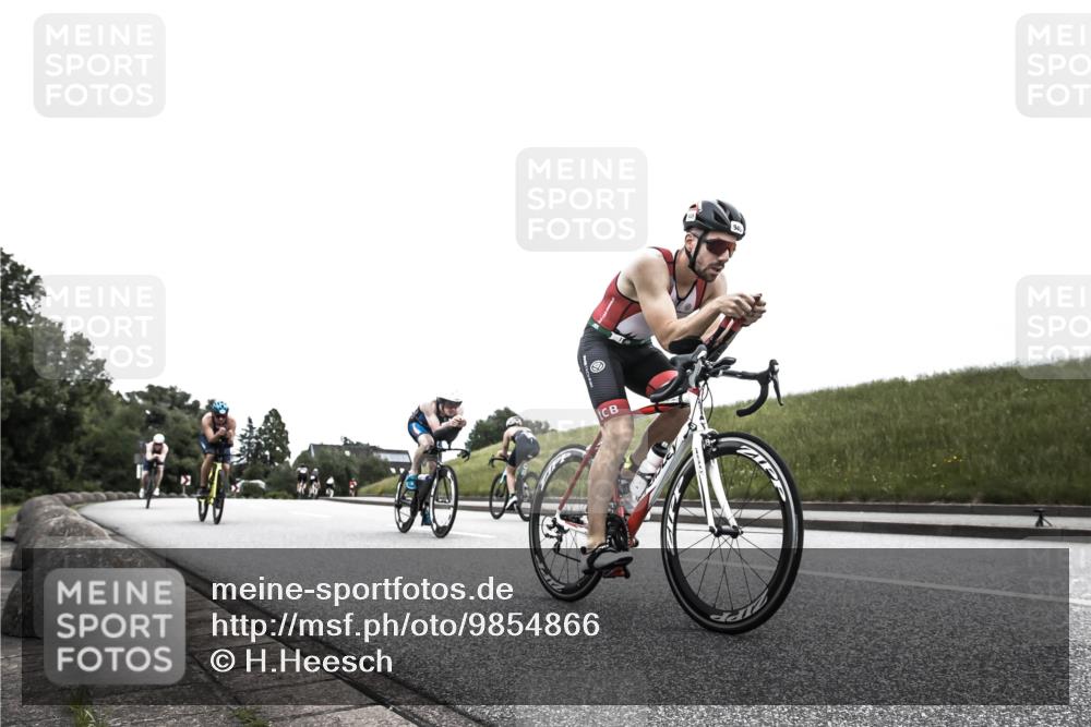 21.06.2026 - 29. Vierlanden-Triathlon H.Heesch http://msf.ph/oto/9854866 21.06.2026 12:07:00 Radfahren 638, 739, 769, 847, 910, 946, 952, 953 meine-sportfotos.de