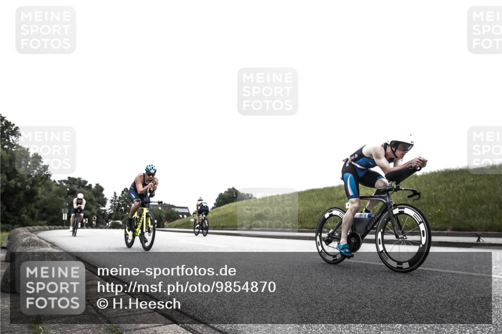 21.06.2026 - 29. Vierlanden-Triathlon H.Heesch http://msf.ph/oto/9854870 21.06.2026 12:07:00 Radfahren 638, 739, 769, 847, 910, 946, 952, 953 meine-sportfotos.de
