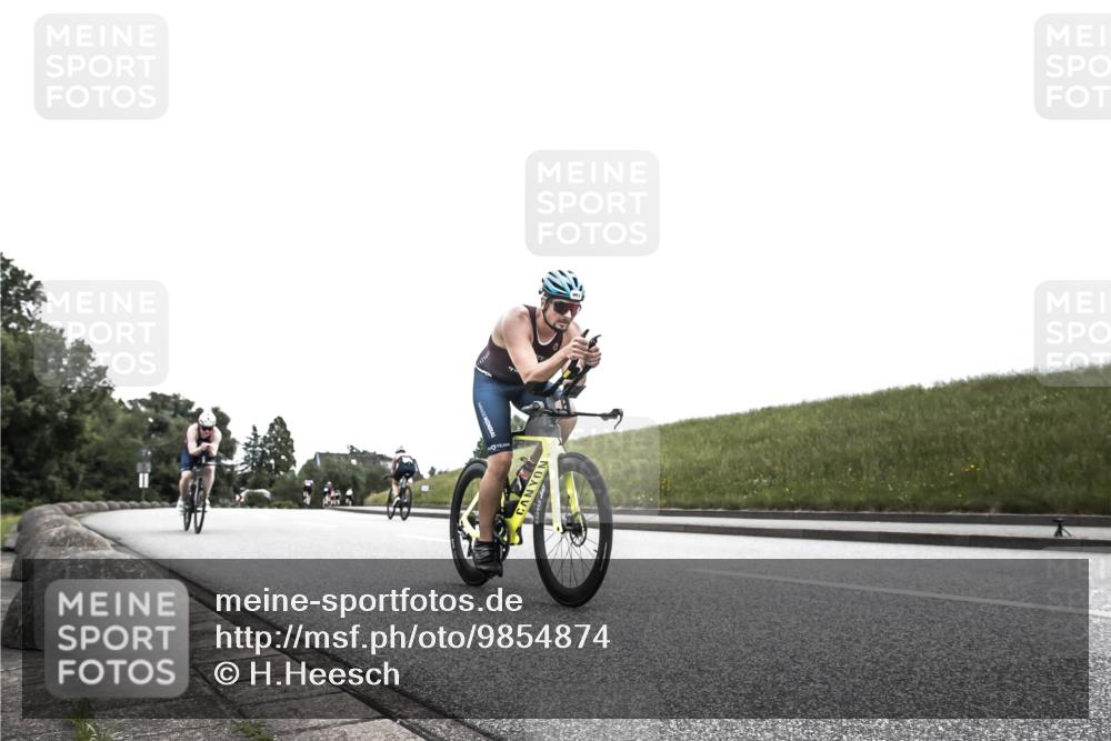 21.06.2026 - 29. Vierlanden-Triathlon H.Heesch http://msf.ph/oto/9854874 21.06.2026 12:07:00 Radfahren 638, 739, 769, 847, 910, 946, 952, 953 meine-sportfotos.de