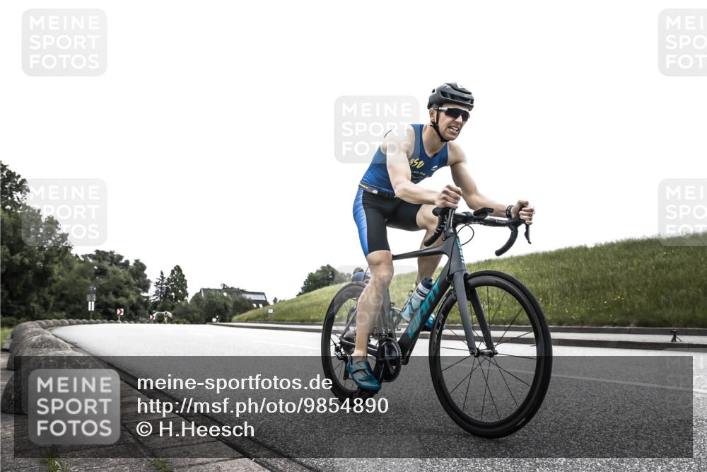 21.06.2026 - 29. Vierlanden-Triathlon H.Heesch http://msf.ph/oto/9854890 21.06.2026 12:07:15 Radfahren 634, 668, 950 meine-sportfotos.de