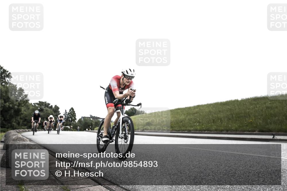 21.06.2026 - 29. Vierlanden-Triathlon H.Heesch http://msf.ph/oto/9854893 21.06.2026 12:07:24 Radfahren 790, 912, 926, 934, 935, 943, 962, 967 meine-sportfotos.de