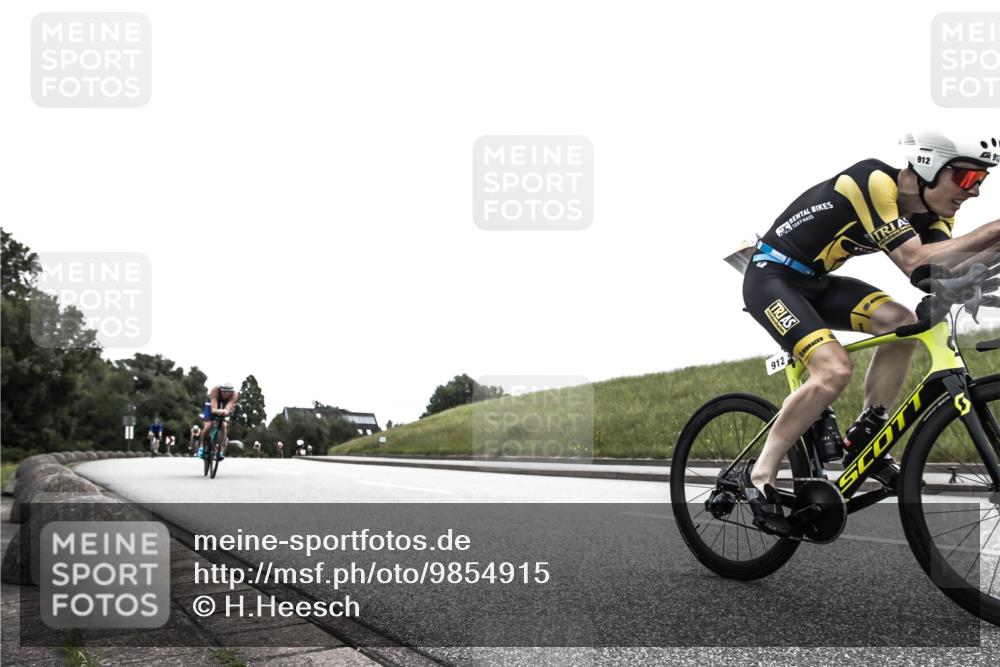 21.06.2026 - 29. Vierlanden-Triathlon H.Heesch http://msf.ph/oto/9854915 21.06.2026 12:07:29 Radfahren 670, 757, 908, 912, 924, 926, 933, 934, 938 meine-sportfotos.de