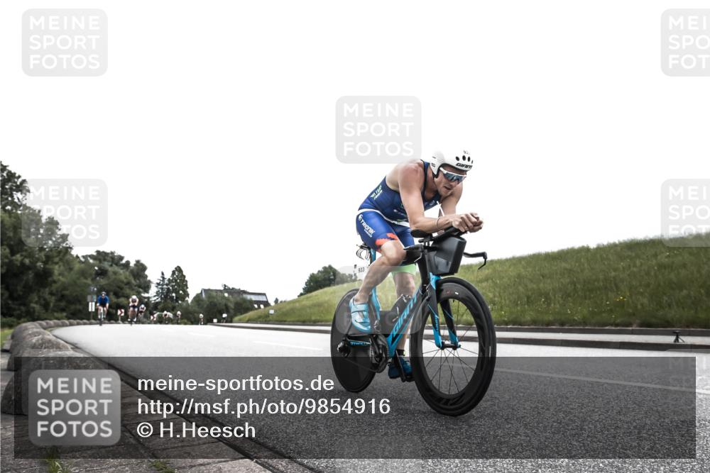 21.06.2026 - 29. Vierlanden-Triathlon H.Heesch http://msf.ph/oto/9854916 21.06.2026 12:07:30 Radfahren 670, 757, 908, 912, 921, 924, 926, 933, 934, 938 meine-sportfotos.de