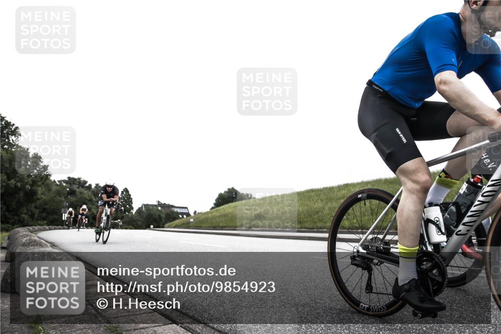 21.06.2026 - 29. Vierlanden-Triathlon H.Heesch http://msf.ph/oto/9854923 21.06.2026 12:07:33 Radfahren 670, 757, 908, 921, 924, 925, 938, 969 meine-sportfotos.de