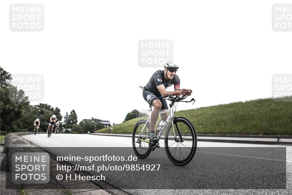21.06.2026 - 29. Vierlanden-Triathlon H.Heesch http://msf.ph/oto/9854927 21.06.2026 12:07:34 Radfahren 670, 757, 908, 921, 924, 925, 938, 969 meine-sportfotos.de