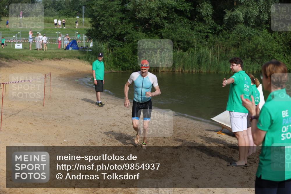 21.06.2026 - 29. Vierlanden-Triathlon Andreas Tolksdorf http://msf.ph/oto/9854937 21.06.2026 08:50:17 Schwimmen 25, 115, 156 meine-sportfotos.de