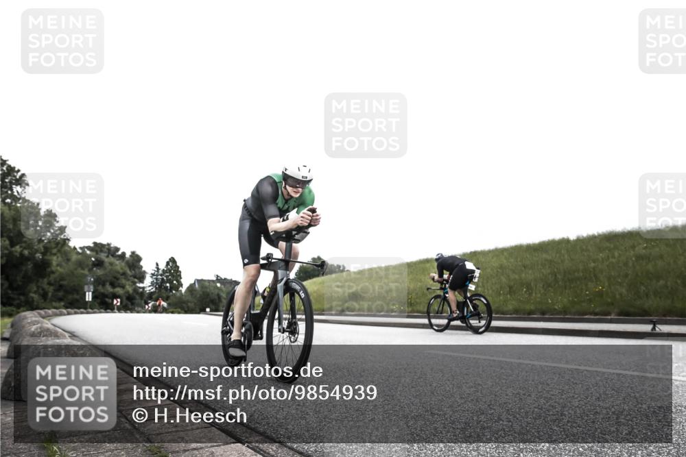 21.06.2026 - 29. Vierlanden-Triathlon H.Heesch http://msf.ph/oto/9854939 21.06.2026 12:07:39 Radfahren 822, 860, 928 meine-sportfotos.de