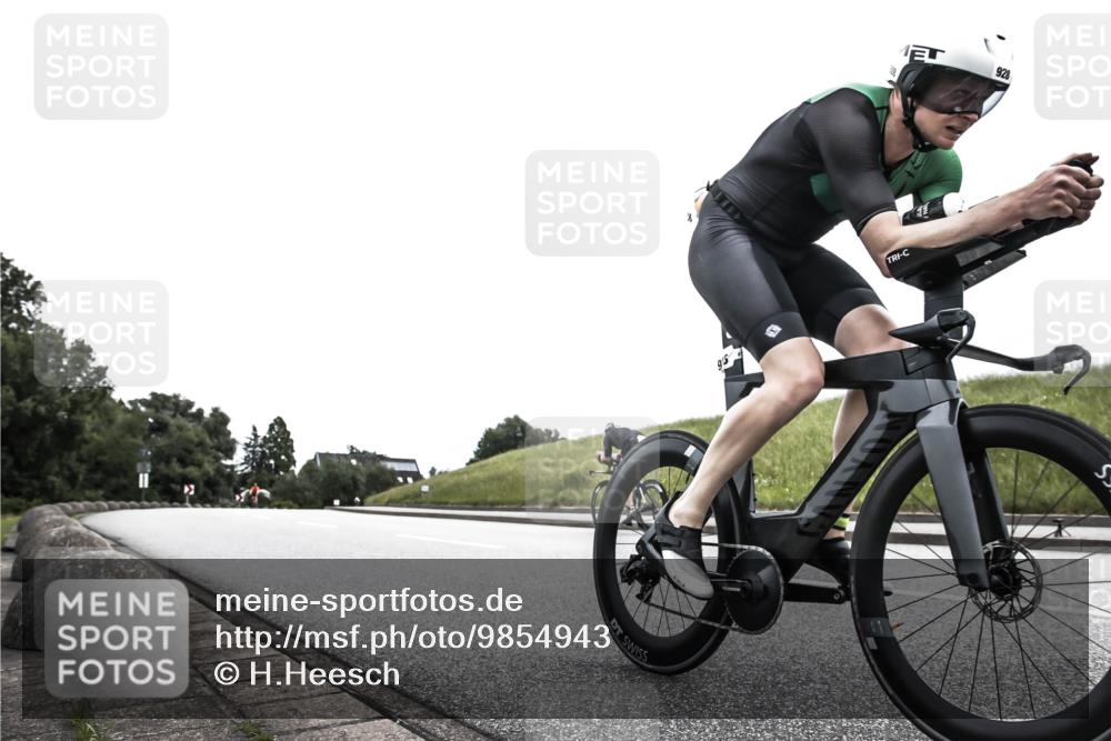 21.06.2026 - 29. Vierlanden-Triathlon H.Heesch http://msf.ph/oto/9854943 21.06.2026 12:07:39 Radfahren 822, 860, 928 meine-sportfotos.de