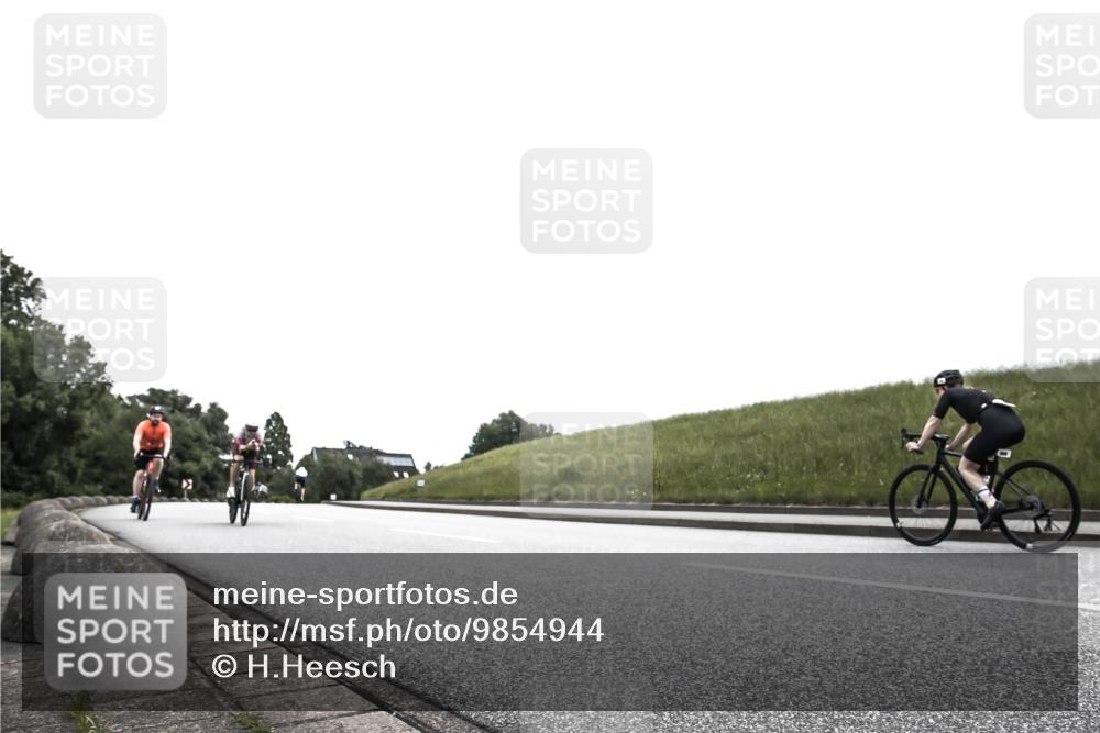 21.06.2026 - 29. Vierlanden-Triathlon H.Heesch http://msf.ph/oto/9854944 21.06.2026 12:07:47 Radfahren 748, 816, 871, 977 meine-sportfotos.de