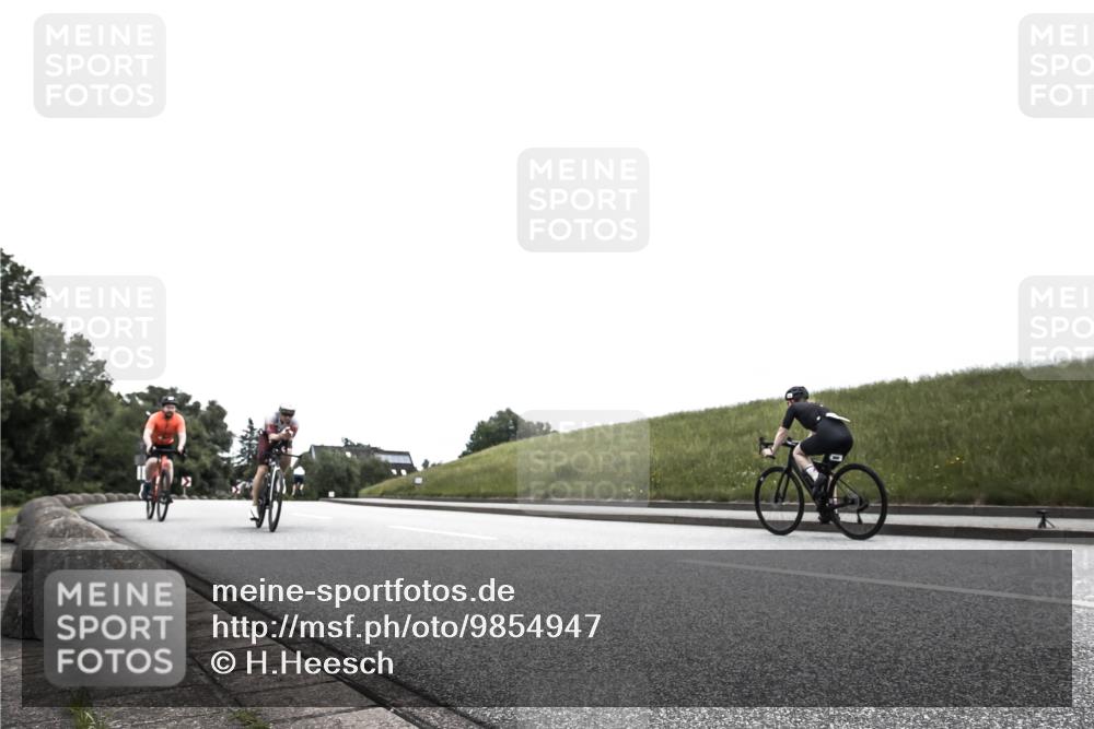 21.06.2026 - 29. Vierlanden-Triathlon H.Heesch http://msf.ph/oto/9854947 21.06.2026 12:07:47 Radfahren 748, 816, 871, 977 meine-sportfotos.de